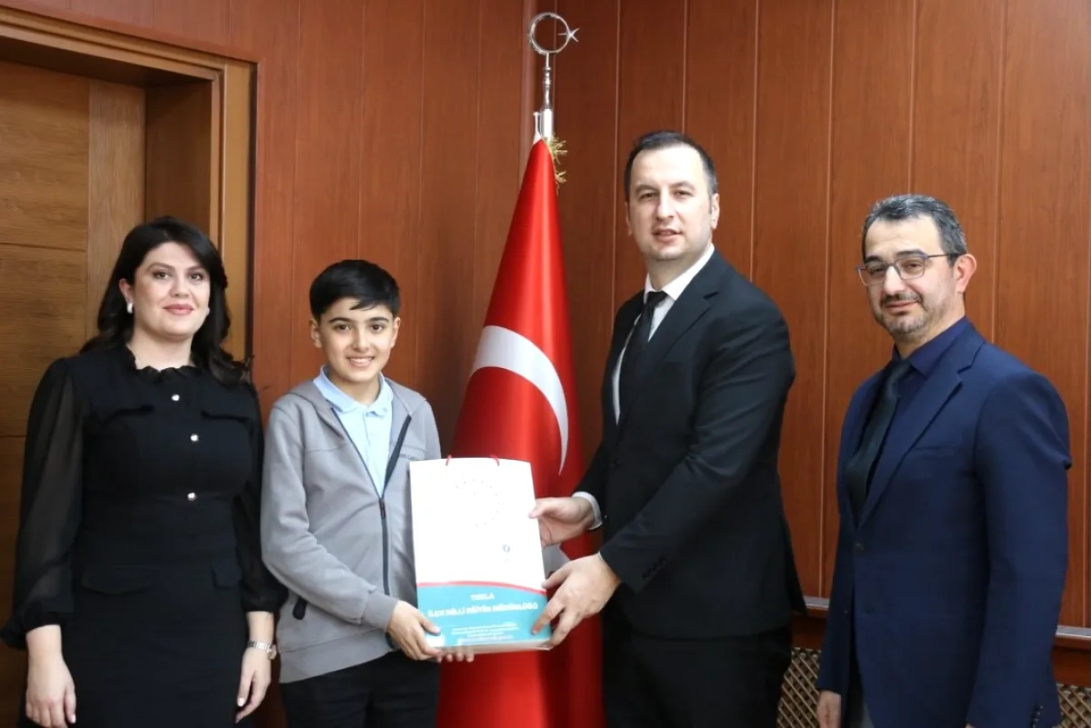 Tuna ÇİL'in Başarısı Tuzla'da Takdir Gördü Tuna ÇİL'in Başarısı Tuzla'da Takdir Gördü