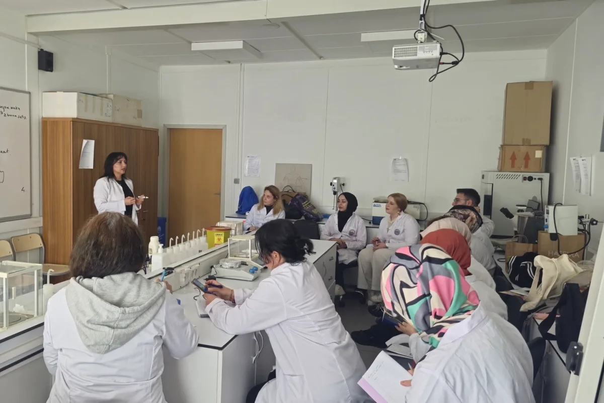 SBÜ Hamidiye'de Öğrenciler Kendi Doğal Parfümlerini Tasarladı SBÜ Hamidiye'de Öğrenciler Kendi Doğal Parfümlerini Tasarladı