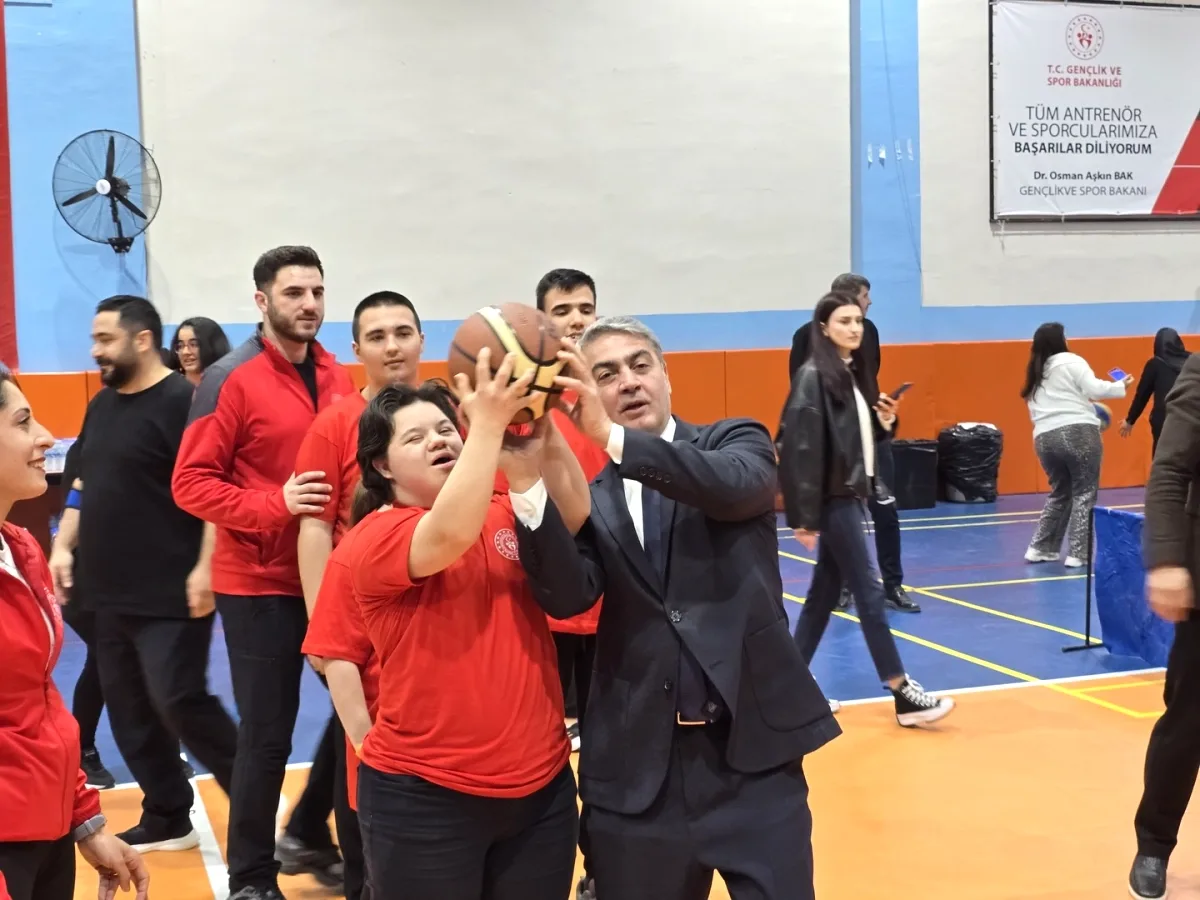 Bursa'da Özel Çocuklarla Neşe Dolu Spor Günü Bursa'da Özel Çocuklarla Neşe Dolu Spor Günü