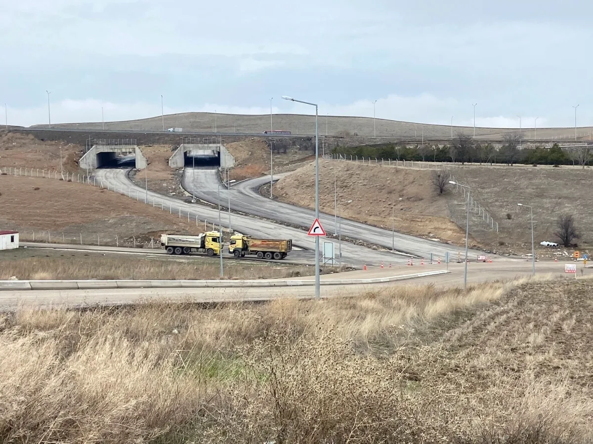 Dodurga Otoban Bağlantı Yolu Neden Kapalı? 8 Mahalle Trafiğe Açılmayı Bekliyor Dodurga Otoban Bağlantı Yolu Neden Kapalı? 8 Mahalle Trafiğe Açılmayı Bekliyor