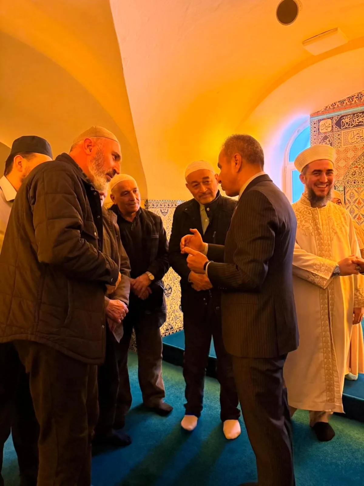 Beyoğlu Kaymakamı Karaköy'de Tarihî Yeraltı Camii'ni ve Kıbrıs Gazi'yi Ziyaret Etti Beyoğlu Kaymakamı Karaköy'de Tarihî Yeraltı Camii'ni ve Kıbrıs Gazi'yi Ziyaret Etti