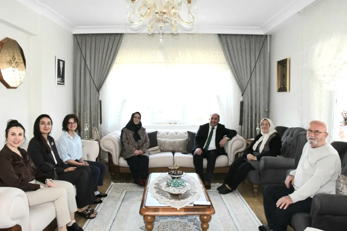 Antalya ASHB İl Müdürü Koruyucu Aileyi Ziyaret Etti Antalya ASHB İl Müdürü Koruyucu Aileyi Ziyaret Etti
