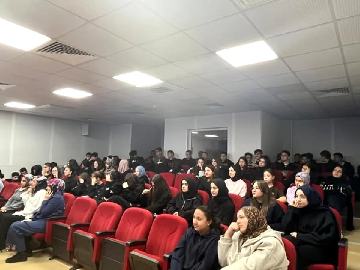 AHBVÜ İlahiyat Öğrencileri Ramazan'da Çocuklara Diş Kirası Aktardı AHBVÜ İlahiyat Öğrencileri Ramazan'da Çocuklara Diş Kirası Aktardı