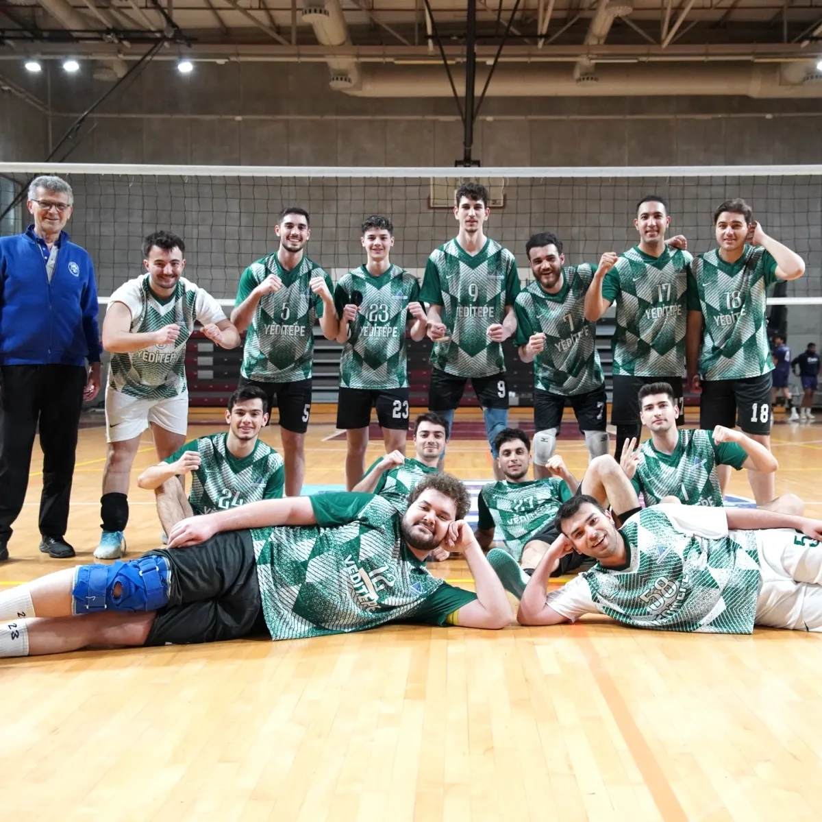 Yeditepe Voleybolda Çifte Galibiyet ve Play-Off Garantisi Yeditepe Voleybolda Çifte Galibiyet ve Play-Off Garantisi