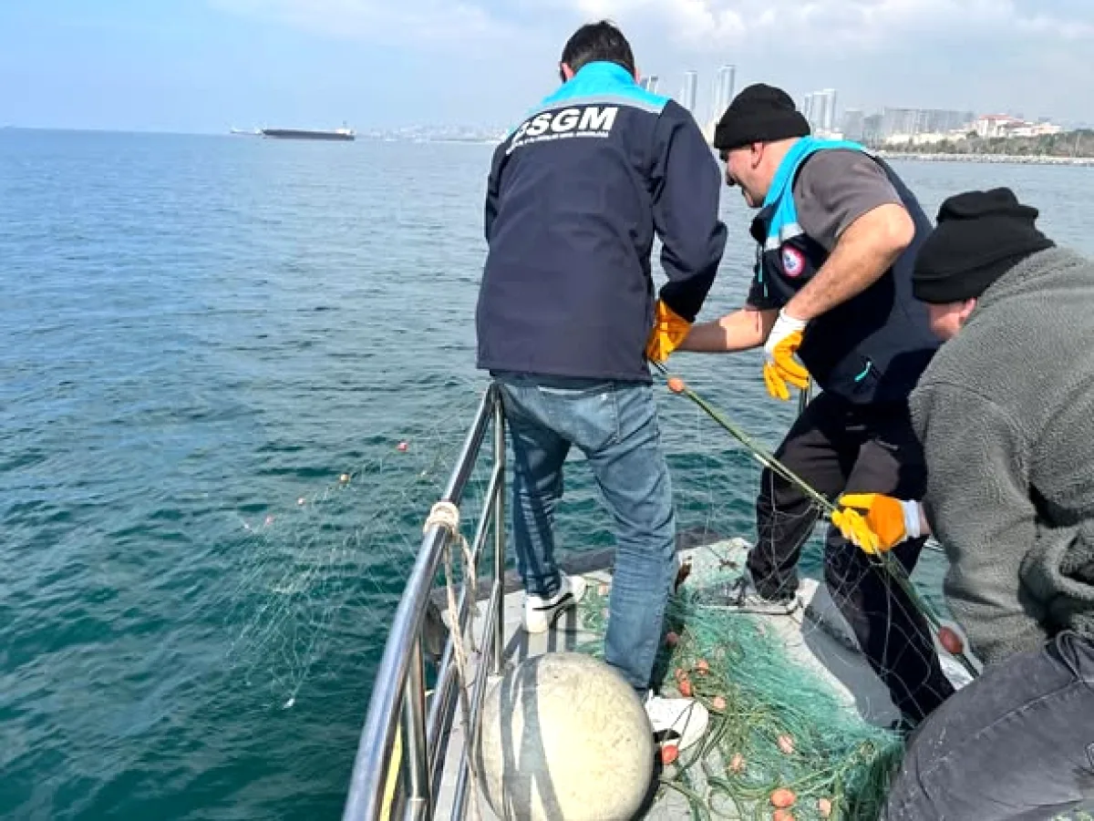 Marmara Denizi'nde Yasadışı Uzatma Ağları Yakalandı: 600 Metre Ağa El Konuldu Marmara Denizi'nde Yasadışı Uzatma Ağları Yakalandı: 600 Metre Ağa El Konuldu