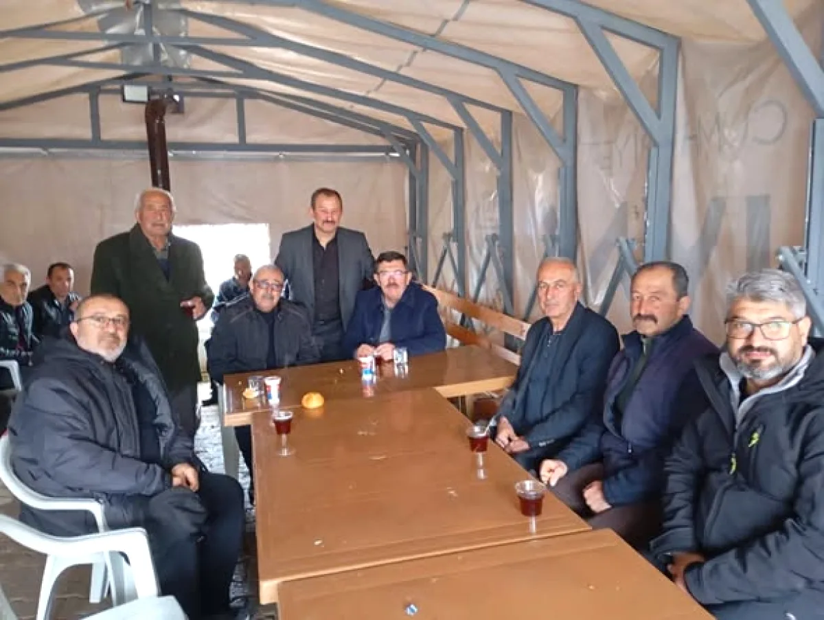 Emirören'de Bayrak Merasimi: Çakmak, Öztürk ve Özsolak Katıldı Emirören'de Bayrak Merasimi: Çakmak, Öztürk ve Özsolak Katıldı