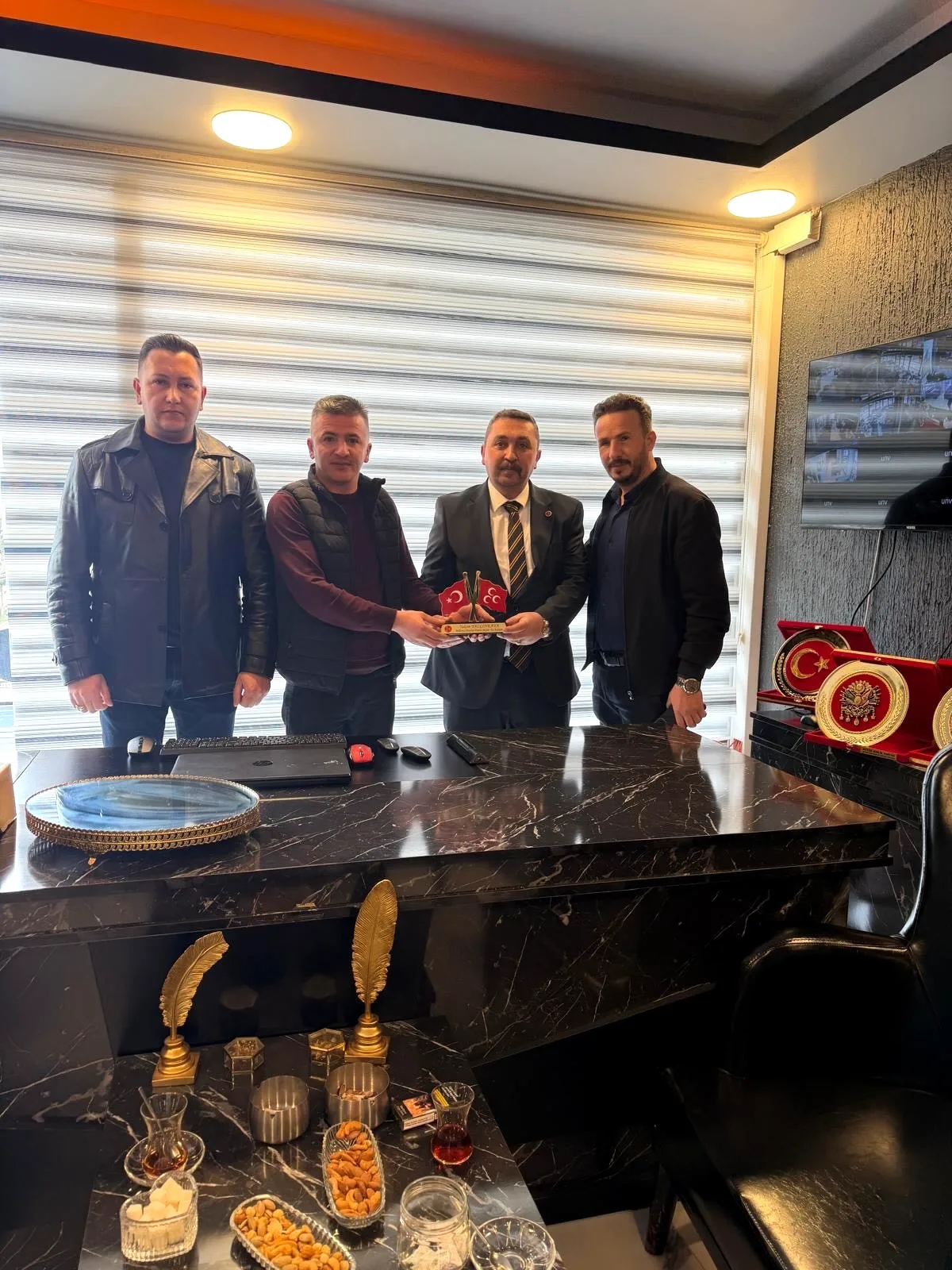 Akyurt'ta Yeni Geveze Cafe'ye MHP Ziyareti Akyurt'ta Yeni Geveze Cafe'ye MHP Ziyareti