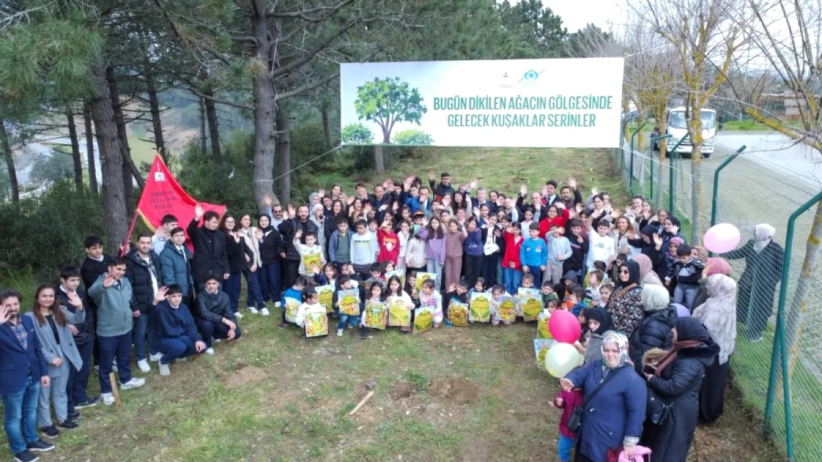 Sultangazi'de 300 Çam Fidesi Toprağa Gömüldü Sultangazi'de 300 Çam Fidesi Toprağa Gömüldü