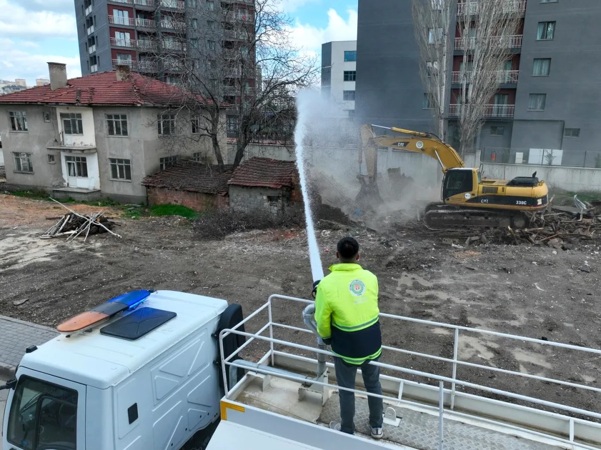 Yeşilova'da Güvenlik Riski Oluşturan Metruk Yapı Kaldırıldı Yeşilova'da Güvenlik Riski Oluşturan Metruk Yapı Kaldırıldı