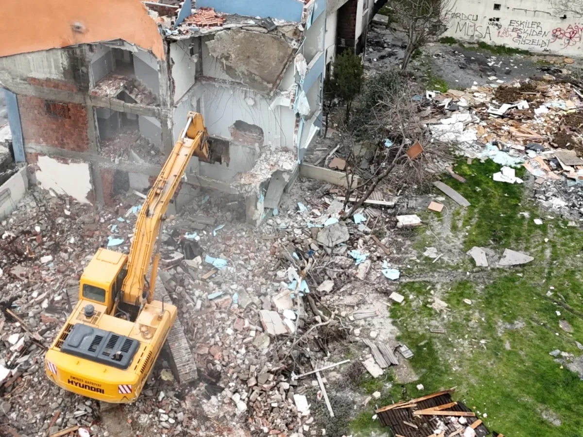 Bağcılar'da Riskli Alan Dönüşümü: 33 Etapta Ne Oluyor? Bağcılar'da Riskli Alan Dönüşümü: 33 Etapta Ne Oluyor?