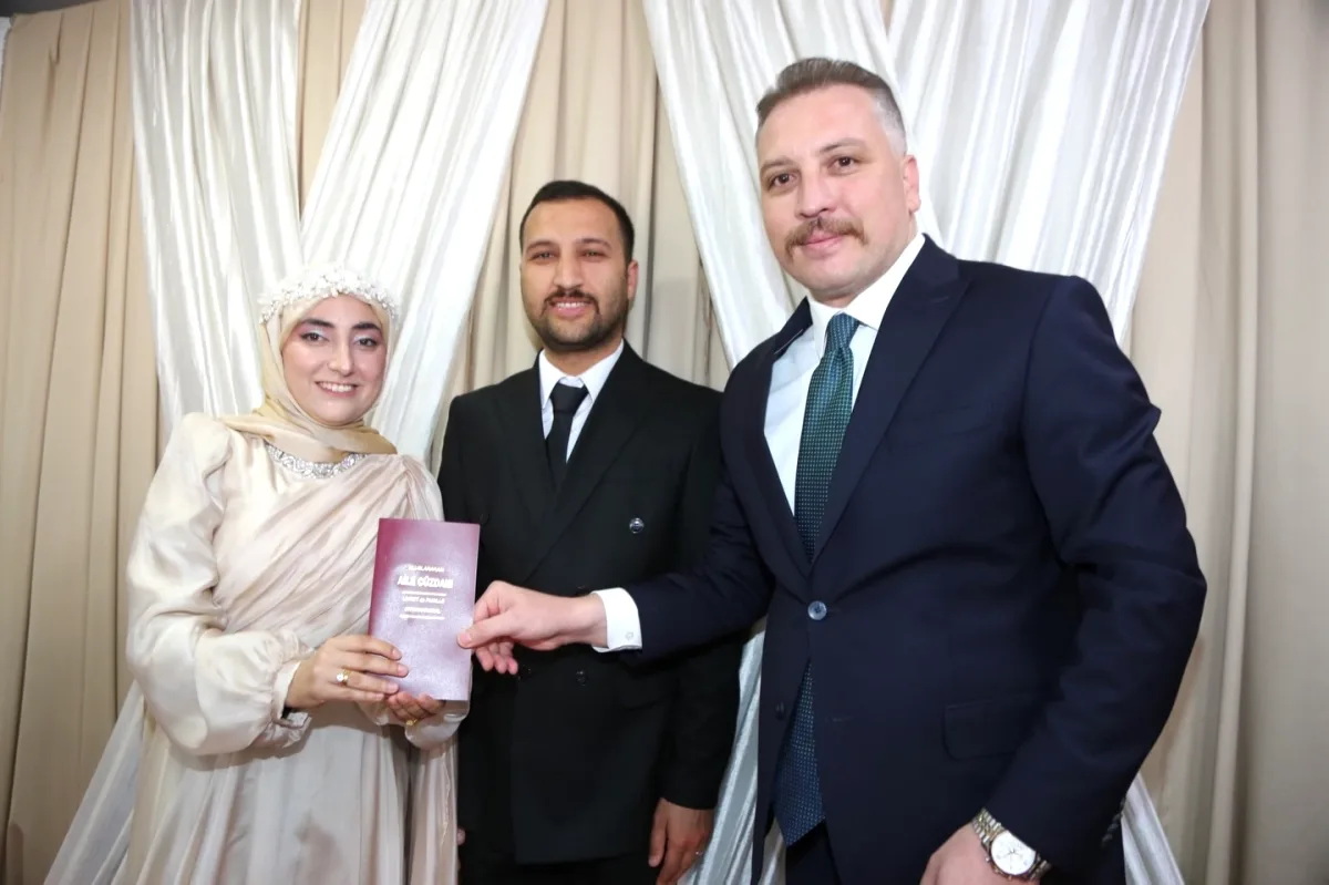 Adana Ülkü Ocakları'ndan Bir Nikah Şahitliği Adana Ülkü Ocakları'ndan Bir Nikah Şahitliği