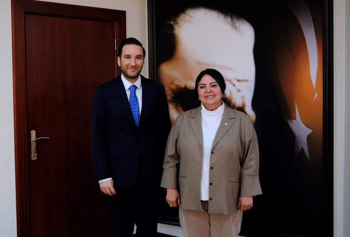 İYİ Parti Milletvekili ve Belediye Başkan Vekili Seyhan'da Buluştu İYİ Parti Milletvekili ve Belediye Başkan Vekili Seyhan'da Buluştu