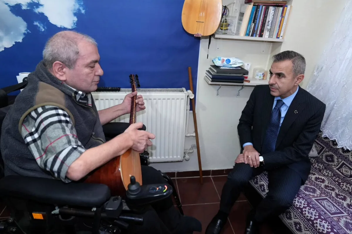 Beyoğlu Kaymakamı Engelli Müzisyen Salih Soydemir'i Ziyaret Etti Beyoğlu Kaymakamı Engelli Müzisyen Salih Soydemir'i Ziyaret Etti