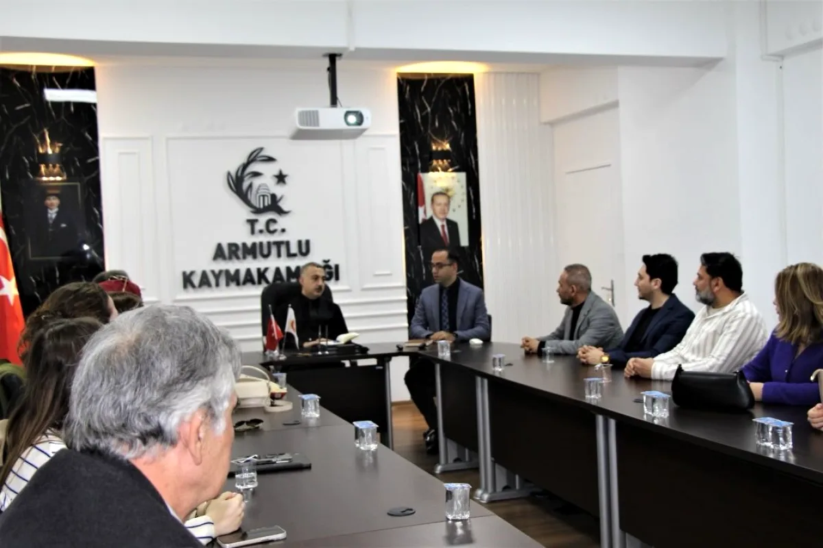 Armutlu'da LGS İçin Öğretmenlerle Strateji Toplantısı Armutlu'da LGS İçin Öğretmenlerle Strateji Toplantısı