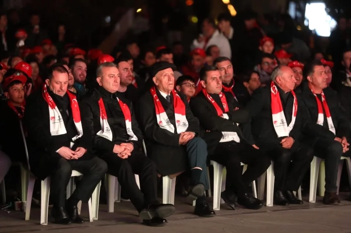 Yenimahalle'de Milli Maç Heyecanı: Fethi Yaşar ve CHP'li İsimler Buluştu Yenimahalle'de Milli Maç Heyecanı: Fethi Yaşar ve CHP'li İsimler Buluştu