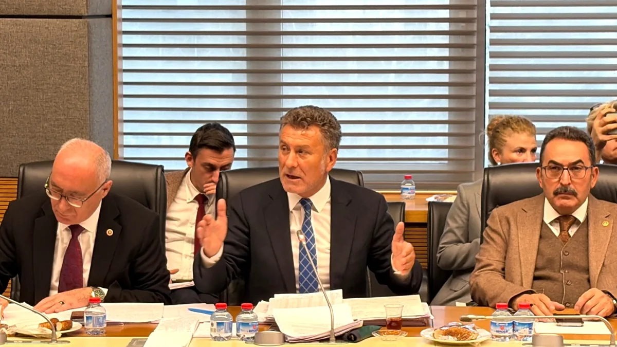 Şeker Pancarı Sözleşmeli Tarıma Mahkum: Çiftçiler Ne Yapacak? Şeker Pancarı Sözleşmeli Tarıma Mahkum: Çiftçiler Ne Yapacak?