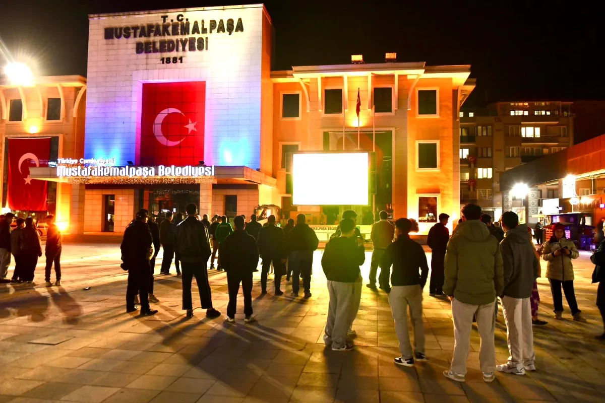 Tebrikler BizimÇocuklar: Mustafakemalpaşa'dan Dünya Kupası Mesajı Tebrikler BizimÇocuklar: Mustafakemalpaşa'dan Dünya Kupası Mesajı