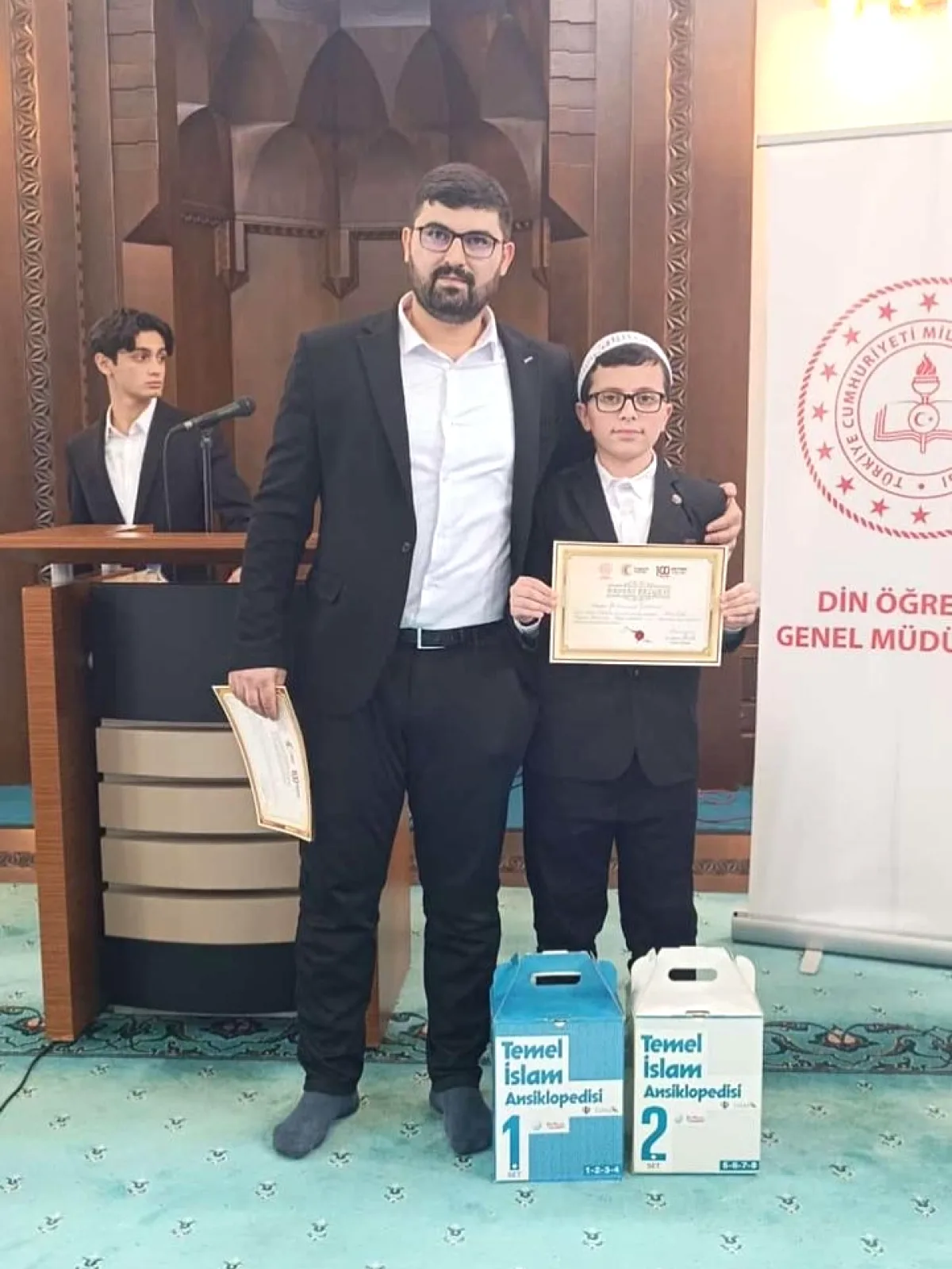 İstanbul Bölge Finali'nde 1. Oldu! Muhammed Elhassun'un Hafızlık Başarısı İstanbul Bölge Finali'nde 1. Oldu! Muhammed Elhassun'un Hafızlık Başarısı
