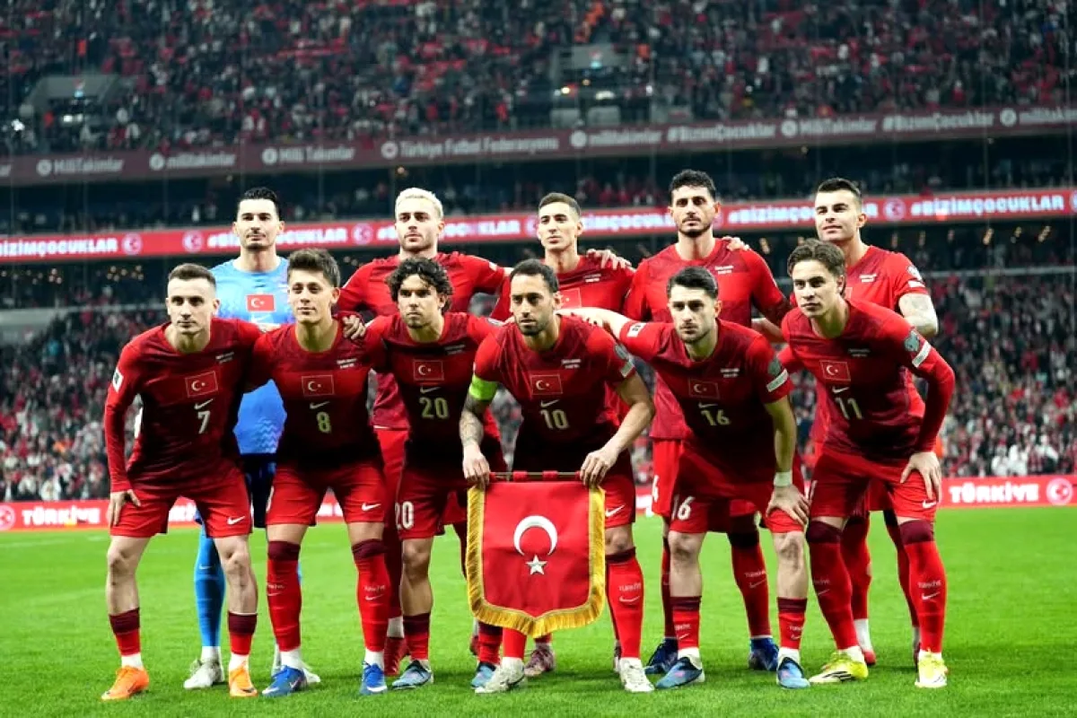 A Milli, Romanya'yı 1-0 Yenerken Milletvekili: 'Finalde Başarılar!' A Milli, Romanya'yı 1-0 Yenerken Milletvekili: 'Finalde Başarılar!'