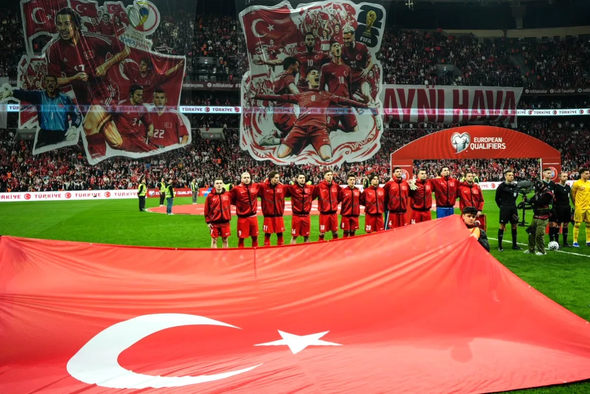 Karataş Belediye Başkanı'ndan Milli Takıma Tebrik Karataş Belediye Başkanı'ndan Milli Takıma Tebrik