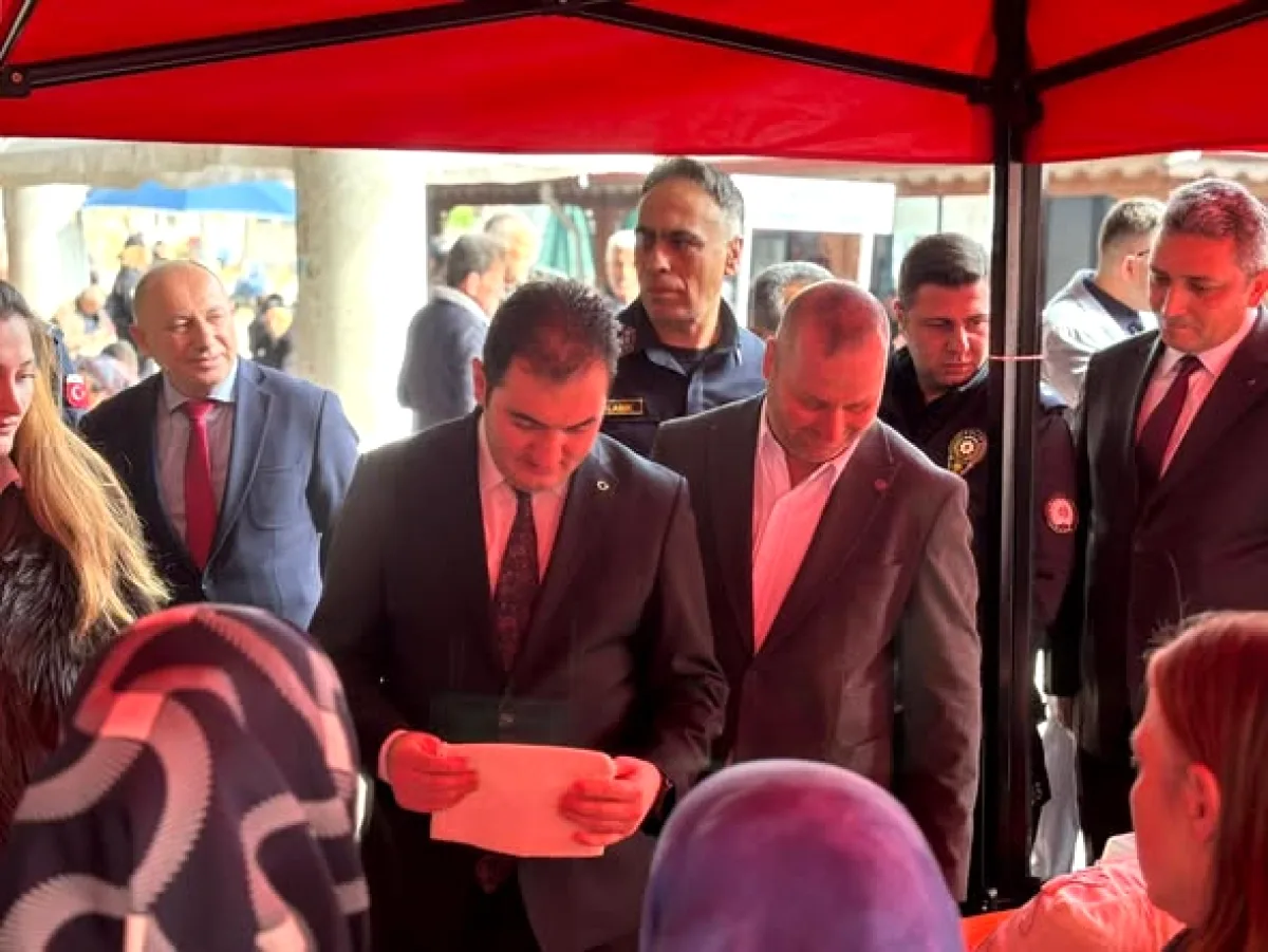 Kepsut'ta Kadın Kursiyerlerin El Emeği Göz Nuru Ürünleri Sergilendi Kepsut'ta Kadın Kursiyerlerin El Emeği Göz Nuru Ürünleri Sergilendi