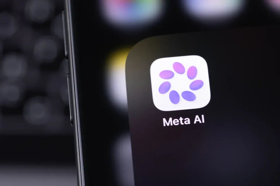 Meta'nın Yeni Açık Kaynaklı Modeli Glimmer Laptoplarda Yapay Zeka Ajanlarını Çalıştırıyor görseli