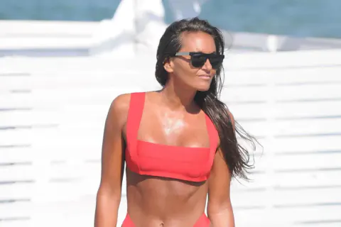 Eda Taşpınar'dan Ezber Bozan Koşu Kombini: Bikini ve Çorap Detayı Dikkat Çekti