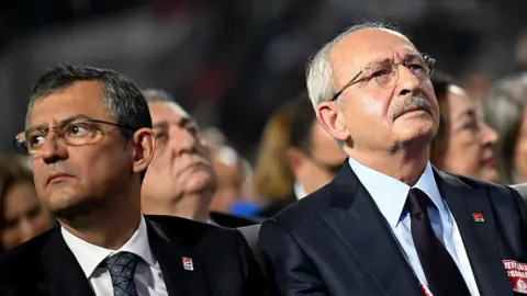 CHP'de Kılıçdaroğlu Tartışmaları: Siyasi Dengeler ve Kitlelerin Geleceği