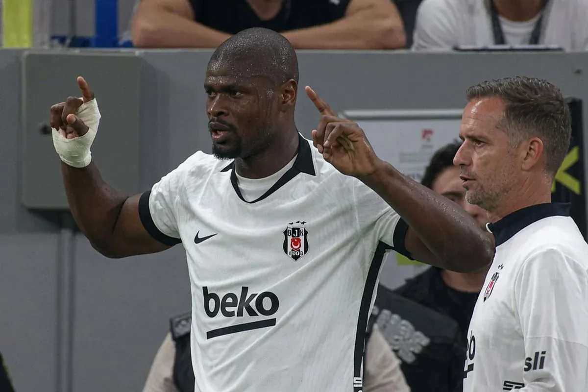 Beşiktaş'te Agbadou'dan Radikal Değişim: Yeni İmajı Sosyal Medyada Viral Oldu Beşiktaş'te Agbadou'dan Radikal Değişim: Yeni İmajı Sosyal Medyada Viral Oldu