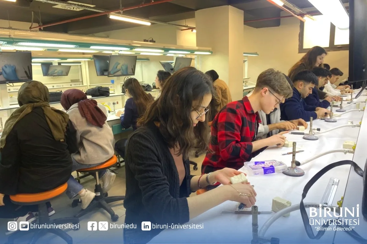Hacı Ayşe Ateş Lisesi Öğrencileri Biruni Üniversitesi'nde Workshop'ta Hacı Ayşe Ateş Lisesi Öğrencileri Biruni Üniversitesi'nde Workshop'ta