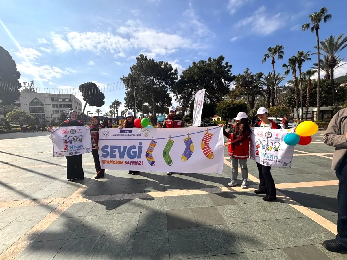 Alanya'da Özel Gereksinimli Bireylerle Farkındalık Yürüyüşü Alanya'da Özel Gereksinimli Bireylerle Farkındalık Yürüyüşü