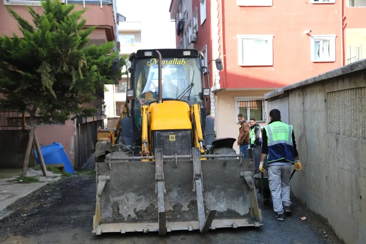 Kâğıthane'de Bir Sokak Dönüşümü: Çağlayan'da Yol Çalışması Sürüyor Kâğıthane'de Bir Sokak Dönüşümü: Çağlayan'da Yol Çalışması Sürüyor
