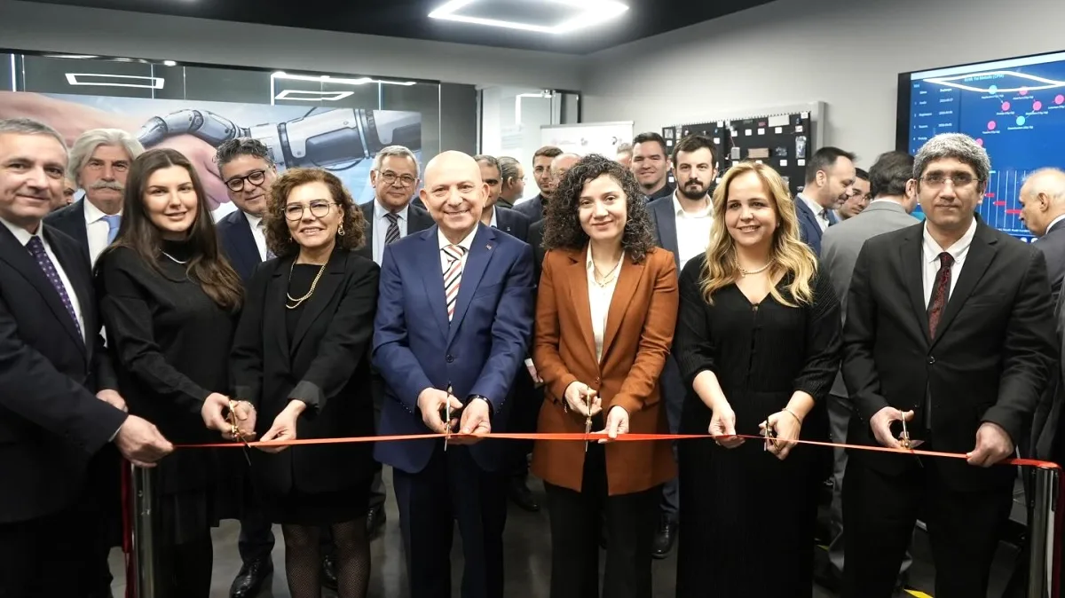 İstinye Üniversitesi'nde Dijital Dönüşüm Merkezi Açıldı İstinye Üniversitesi'nde Dijital Dönüşüm Merkezi Açıldı