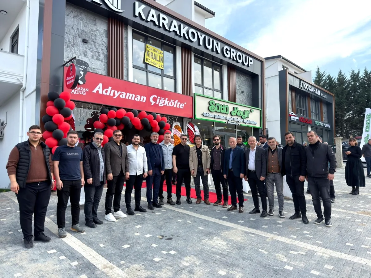 AK Parti Başiskele İlçe Gençlik Kolları'ndan Fatih Şahintürk'e İşletme Açılışı Tebriği AK Parti Başiskele İlçe Gençlik Kolları'ndan Fatih Şahintürk'e İşletme Açılışı Tebriği