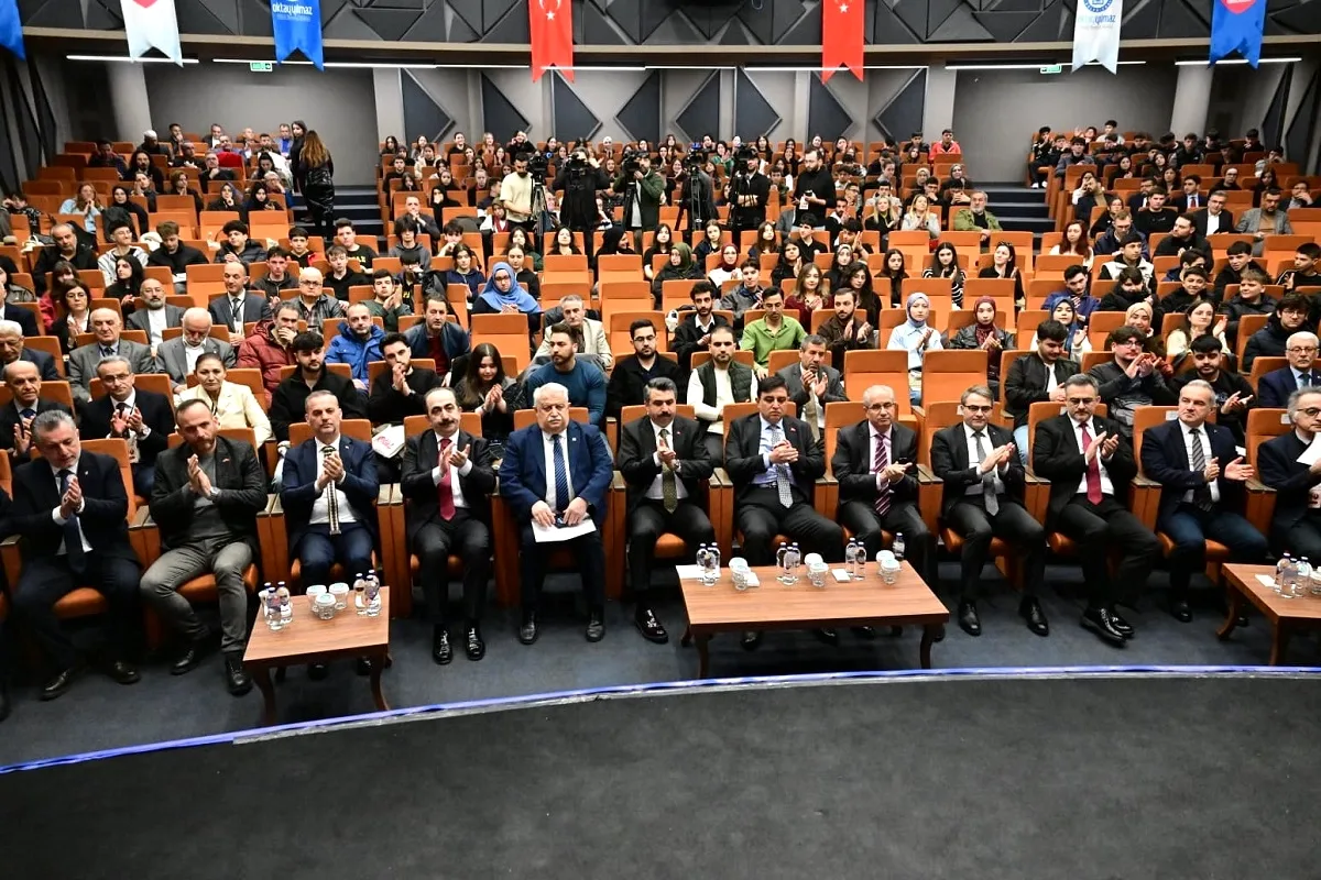 Bursa Yıldırım Kaymakamı Sempozyuma Katıldı Bursa Yıldırım Kaymakamı Sempozyuma Katıldı