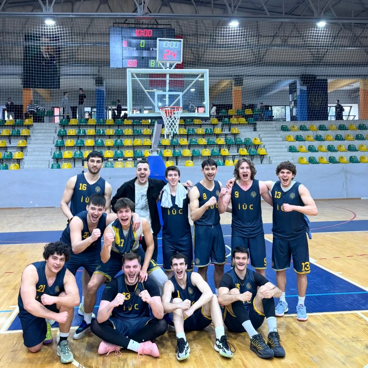 İstanbul Üniversitesi - Cerrahpaşa, Koç Üniversitesi'ni 81-68 Yendi İstanbul Üniversitesi - Cerrahpaşa, Koç Üniversitesi'ni 81-68 Yendi