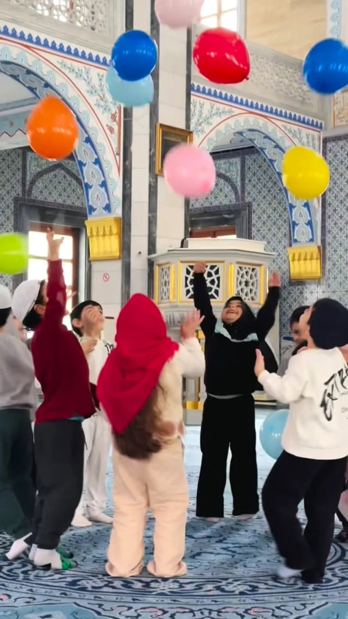 Bakırköy'de Camiiler Çocuk Sesleriyle Yankılandı Bakırköy'de Camiiler Çocuk Sesleriyle Yankılandı