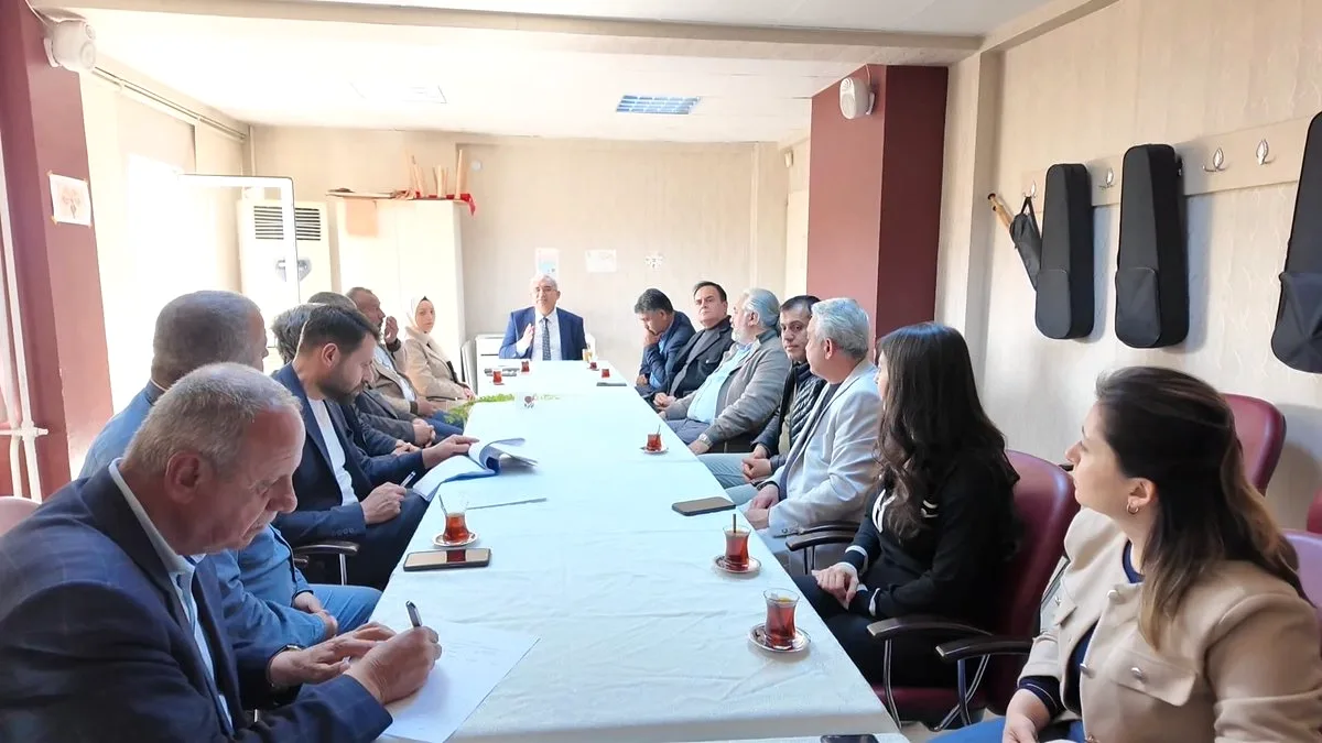Adana'da Roman Vatandaşlara Yönelik Strateji Planı Toplantısı Adana'da Roman Vatandaşlara Yönelik Strateji Planı Toplantısı