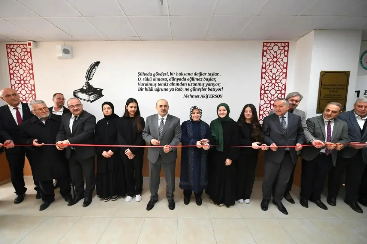Balıkesir'de Zarafet Akademi ve Edebiyat Atölyesi Açıldı Balıkesir'de Zarafet Akademi ve Edebiyat Atölyesi Açıldı