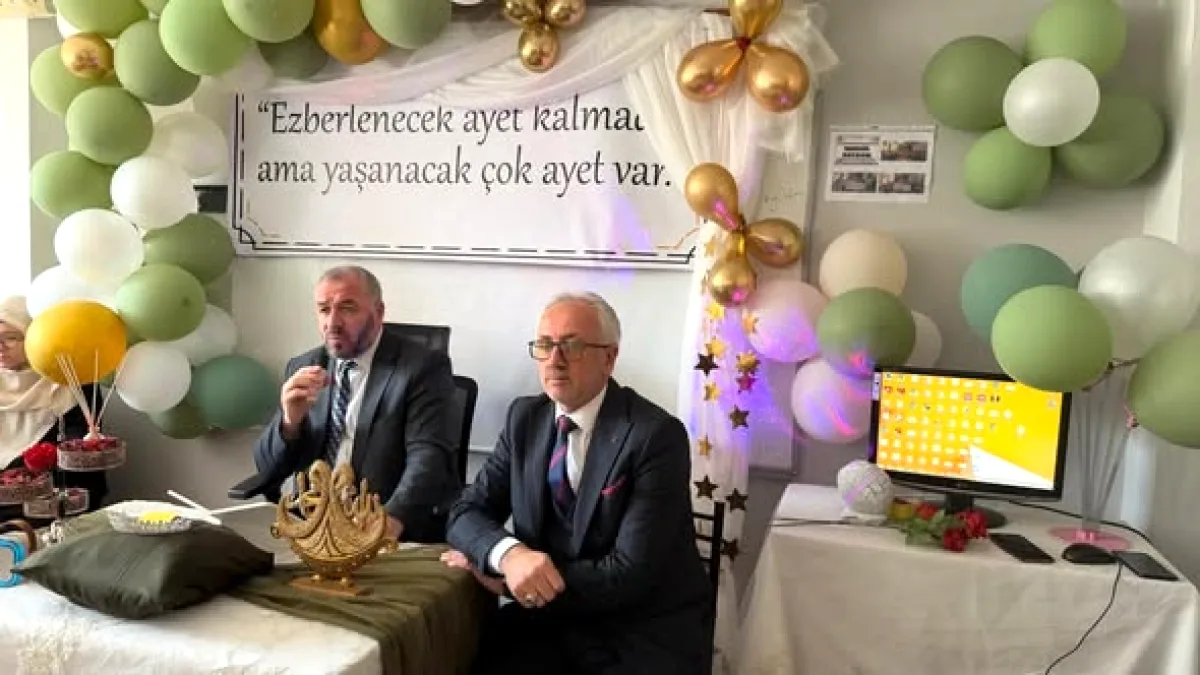 Bursa Orhangazi'de Hafızlık Tamamlandı: Eğitimli Kadının Rolü Vurgulandı Bursa Orhangazi'de Hafızlık Tamamlandı: Eğitimli Kadının Rolü Vurgulandı