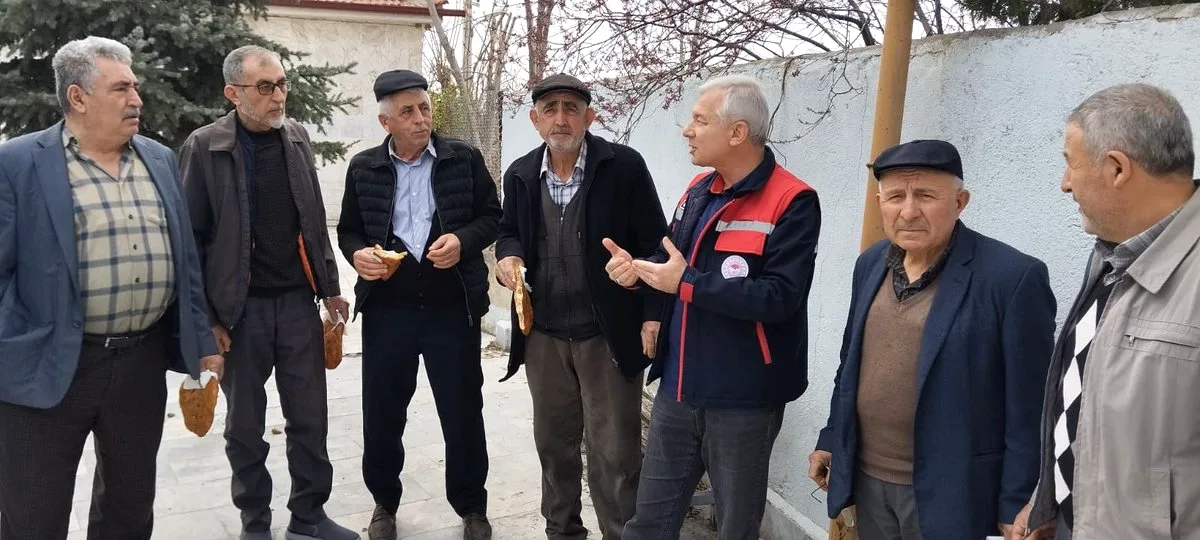 Afyonkarahisar'da Çiftçilerle Birebir: Tarım Destekleri Yerinde Dinleniyor Afyonkarahisar'da Çiftçilerle Birebir: Tarım Destekleri Yerinde Dinleniyor