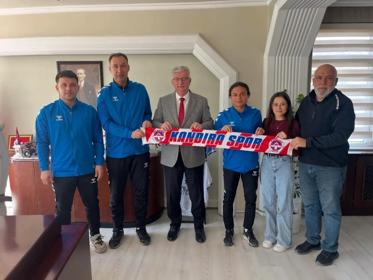 Kandıra Spor'dan Kaymakam Yaran'a Teşekkür Ziyareti Kandıra Spor'dan Kaymakam Yaran'a Teşekkür Ziyareti