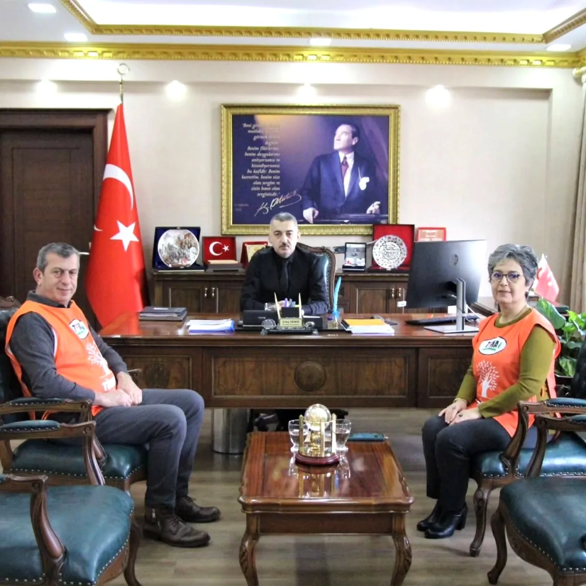 TEMA Vakfı Yalova'dan Armutlu Kaymakamı'na Ziyaret TEMA Vakfı Yalova'dan Armutlu Kaymakamı'na Ziyaret