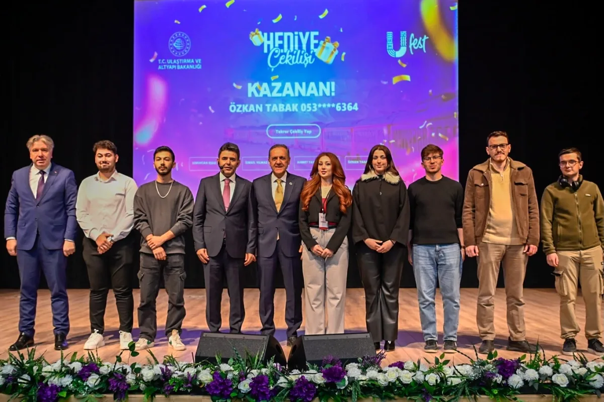 Yalova Valisi Usta, Üniversitede Gençlerle Teknoloji Buluşmasına Katıldı Yalova Valisi Usta, Üniversitede Gençlerle Teknoloji Buluşmasına Katıldı