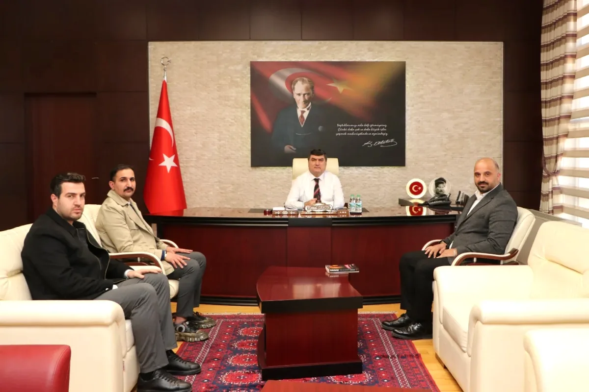 Sultanbeyli'de Kaymakamlık Ziyareti: Gençlik Derneği Heyeti Görüştü Sultanbeyli'de Kaymakamlık Ziyareti: Gençlik Derneği Heyeti Görüştü