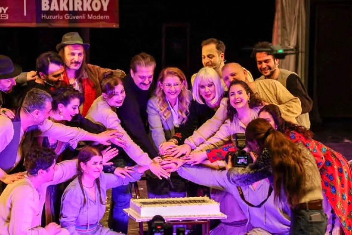Bakırköy'de Dünya Tiyatro Günü Kutlaması: BBT'den Ücretsiz Oyun Bakırköy'de Dünya Tiyatro Günü Kutlaması: BBT'den Ücretsiz Oyun