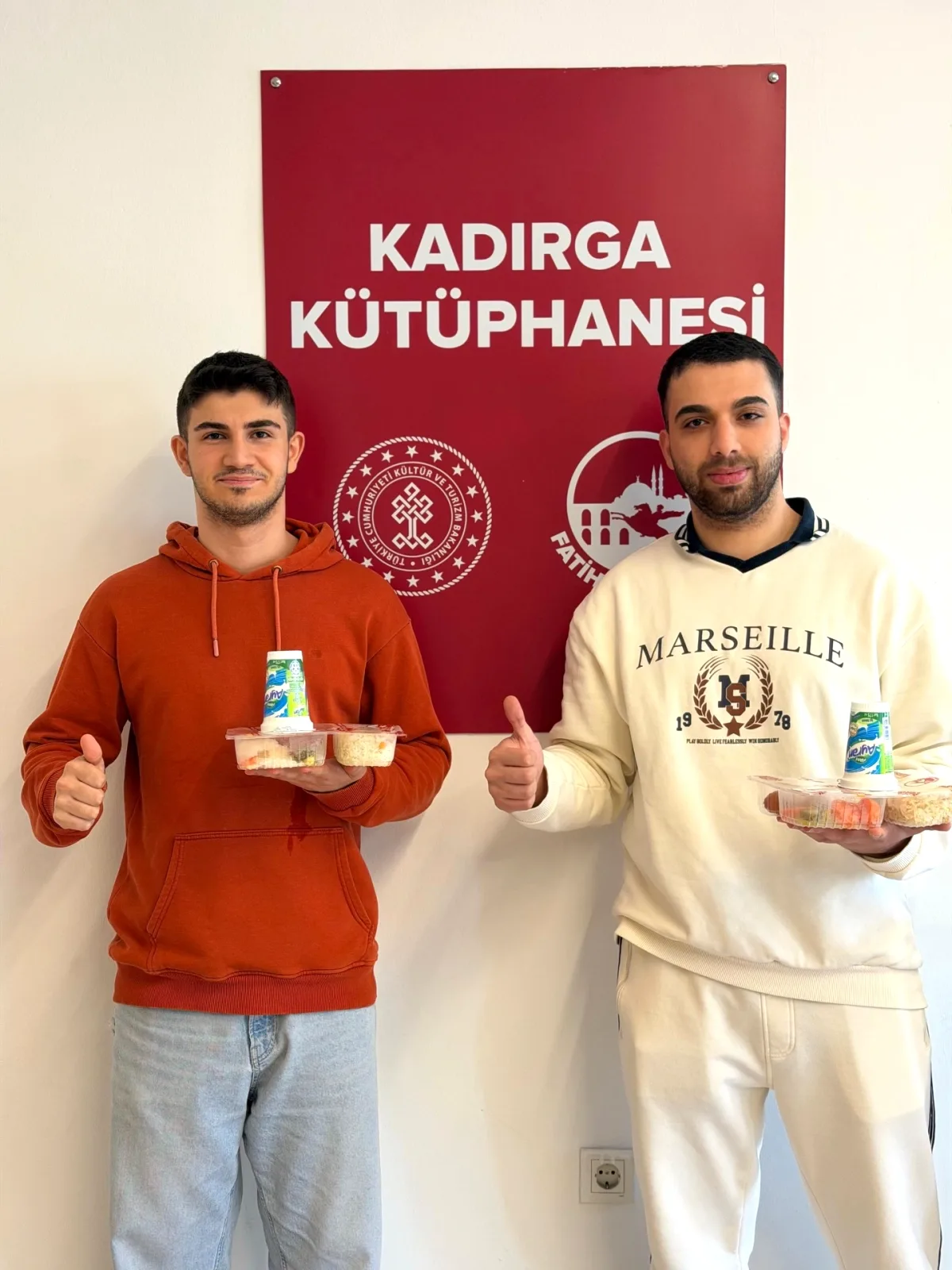 Fatih Belediyesi Kütüphanelerinde Cuma İkramları Gençlerle Buluşuyor Fatih Belediyesi Kütüphanelerinde Cuma İkramları Gençlerle Buluşuyor