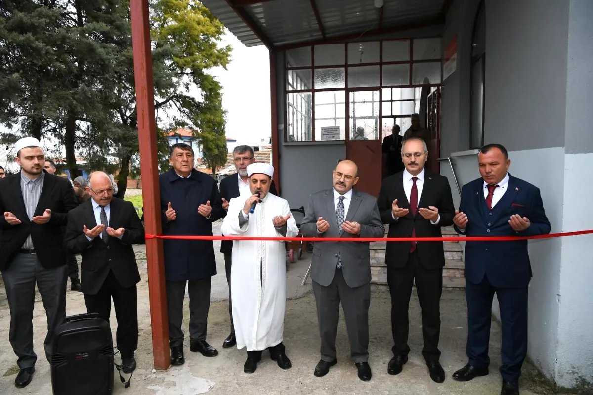 Balıkesir'de Tarihi Cami Açılışı: Vali Ustaoğlu Vatandaşlarla Buluştu Balıkesir'de Tarihi Cami Açılışı: Vali Ustaoğlu Vatandaşlarla Buluştu