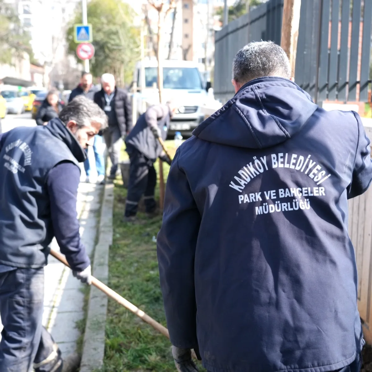 Kadıköy'de Orman Haftası'nda 100 Ağaç Toprakla Buluştu Kadıköy'de Orman Haftası'nda 100 Ağaç Toprakla Buluştu