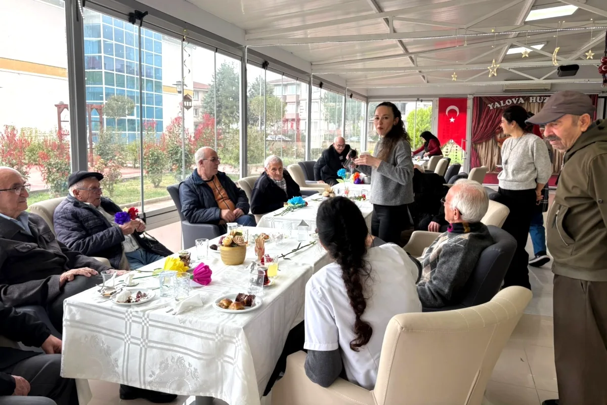 Yalova Huzurevinde Anlamlı Ziyaret: "Yaş Almak Değil, Yalnız Kalmak Yorar" Yalova Huzurevinde Anlamlı Ziyaret: "Yaş Almak Değil, Yalnız Kalmak Yorar"